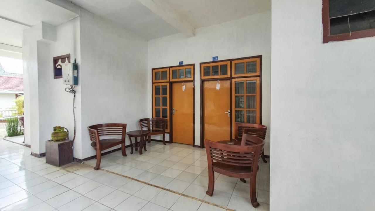 Reddoorz At Pujon Malang Hotel Batu  Kültér fotó